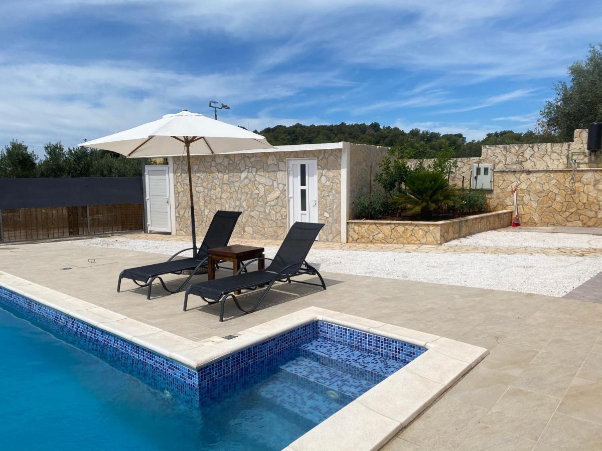 Holiday Home Cerim Trogir Exteriér fotografie